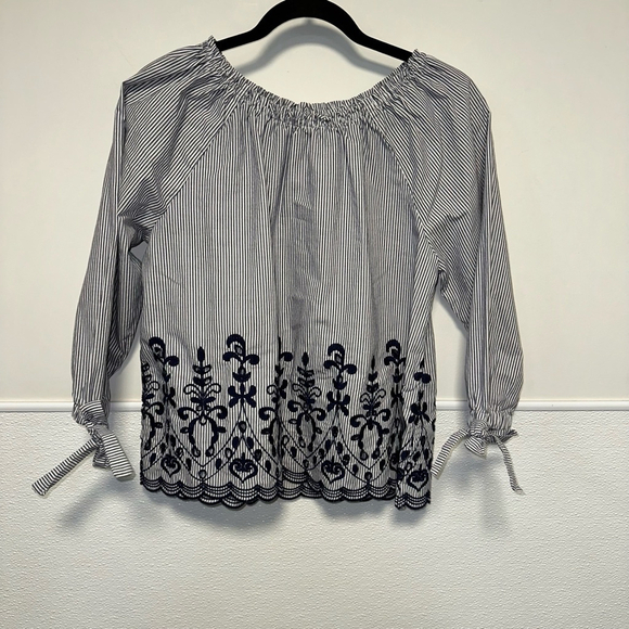 Time And Tru Embroidered 3/4 Sleeve Top Womens Blue Navy Size S Off The Shoulder - Picture 4 of 9